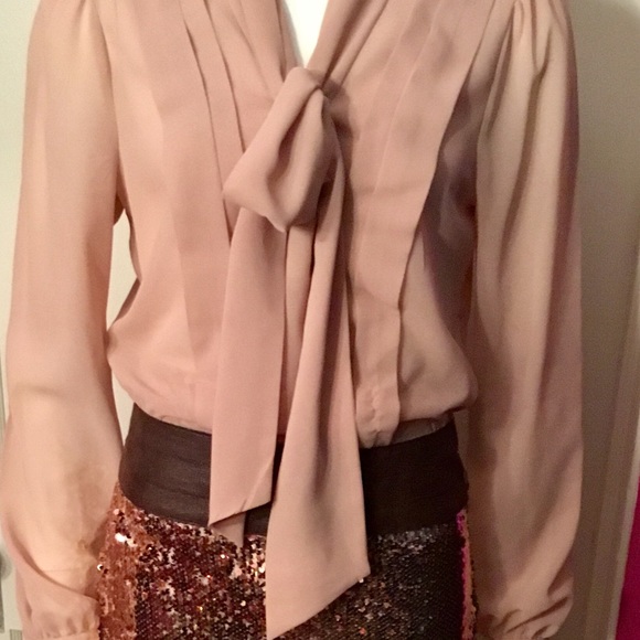 Women Tie blouse - Picture 2 of 7